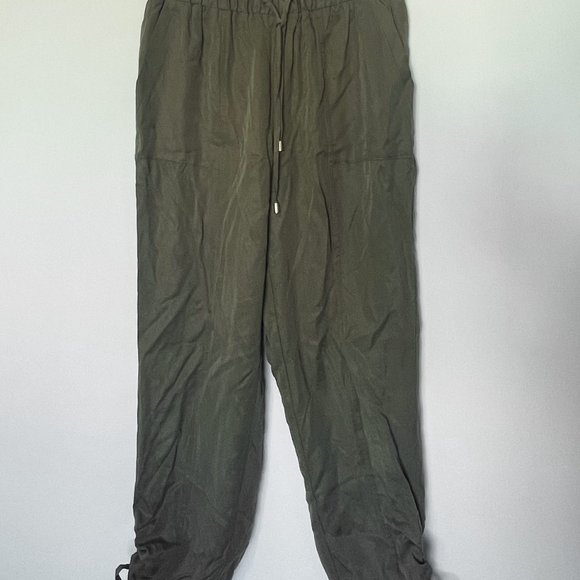 Laura Cargo Style Capris - Picture 1 of 5